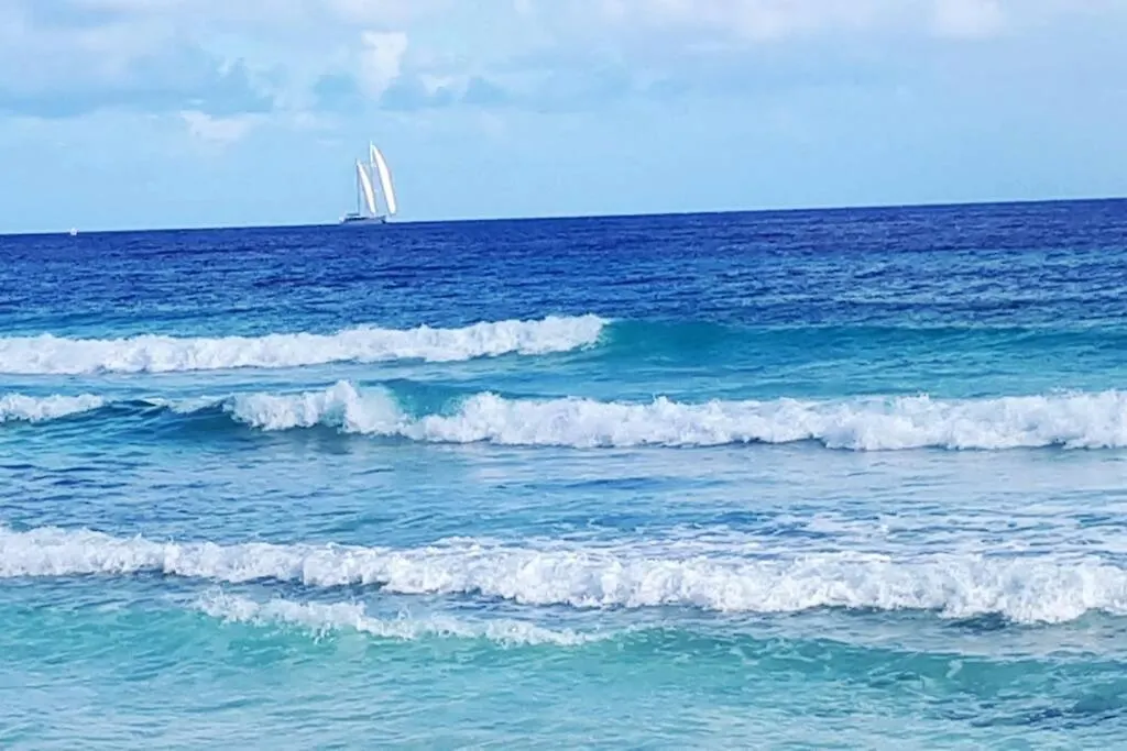 Apartment Studio Apt 9 Bright Comfy With Pool On South Coast Bridgetown