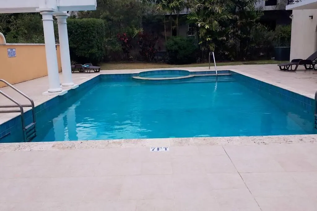Studio Apt 9 Bright Comfy With Pool On South Coast Bridgetown