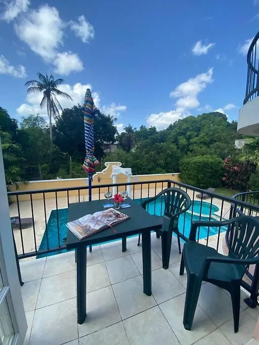 Studio Apt 9 Bright Comfy With Pool On South Coast Bridgetown