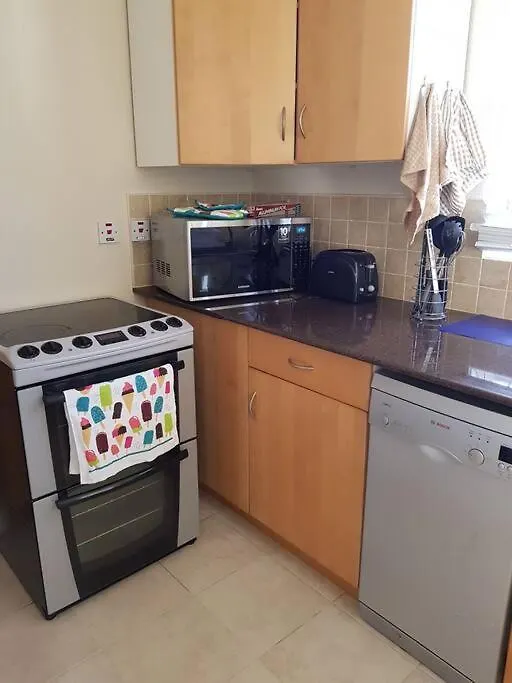 Studio Apt 9 Bright Comfy With Pool On South Coast Μπριτζτάουν